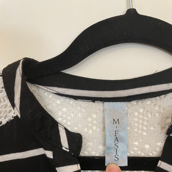 M Fasis button up tank with detailed back - Picture 3 of 3